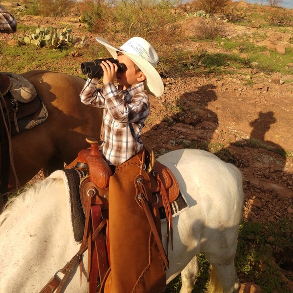 Meet your Posher, Mari - Picture 2 of 2